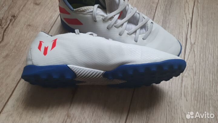 Футбольные бутсы, борцовки, и борцовское трико