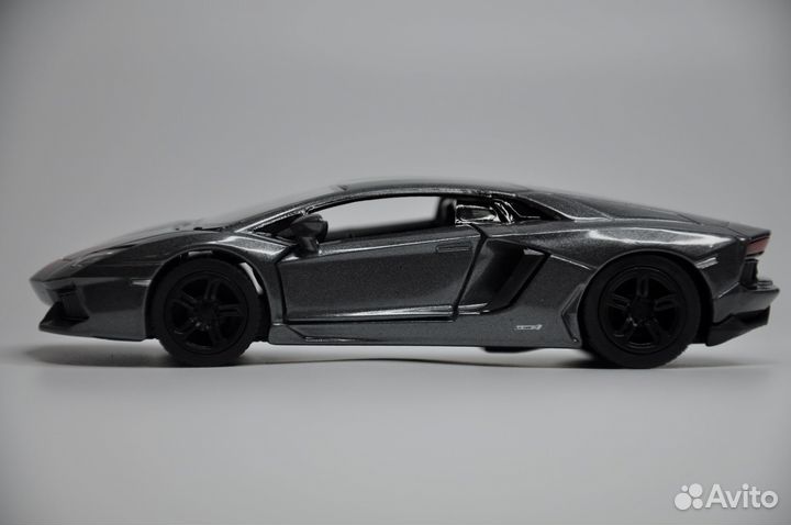 Модель автомобиля Lamborghini Aventador LP металл