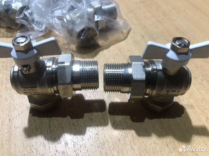 Кран шаровой угловой с американкой 1/2