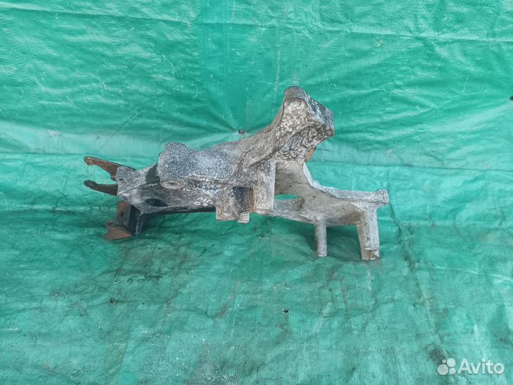 Кронштейн генератора Pajero Sport 1997-2008 г