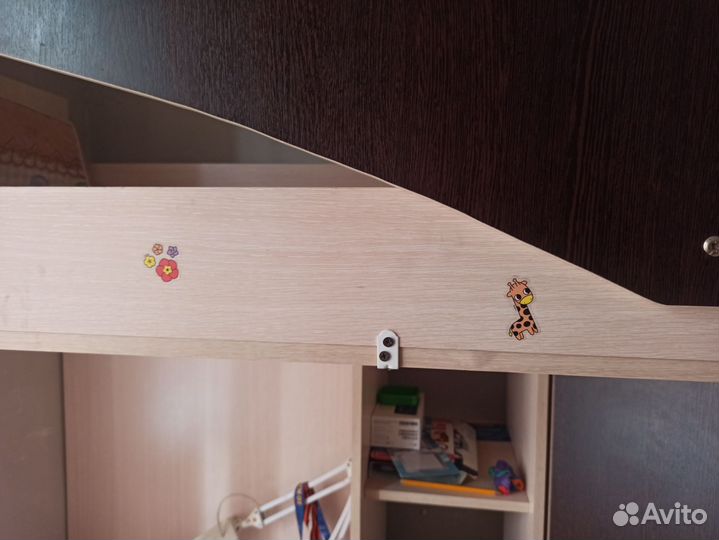 Детская кровать чердак со столом и шкафом