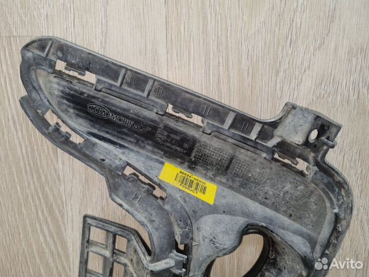 Рамка противотуманной фары передняя правая Kia Rio