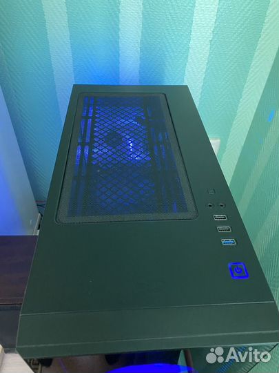 Игровой пк с монитором и клавиатурой