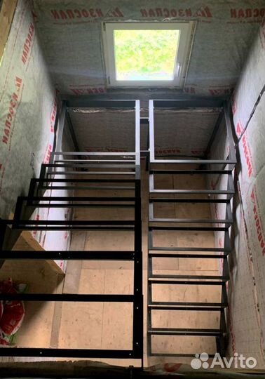 Лестница Г-образная с поворотными ступенями