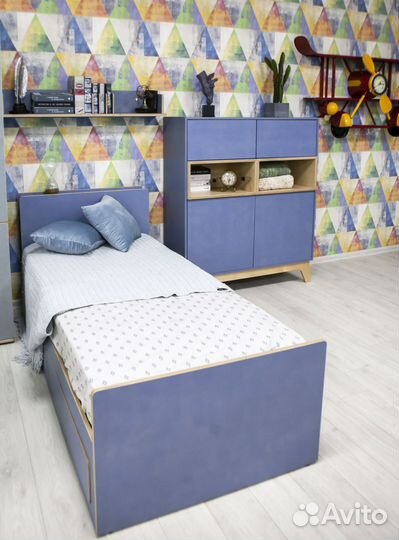 Кровать с ящиками синяя