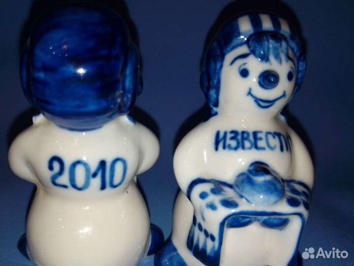 Статуэтка Известия снеговик-хоккеист Гжель