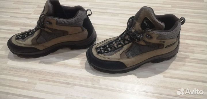 Трекинговые ботинки