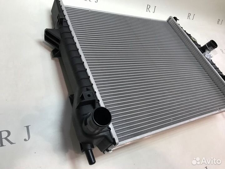 Радиатор охлаждения Jaguar Ягуар XF XJ 3.0 4.2 5.0