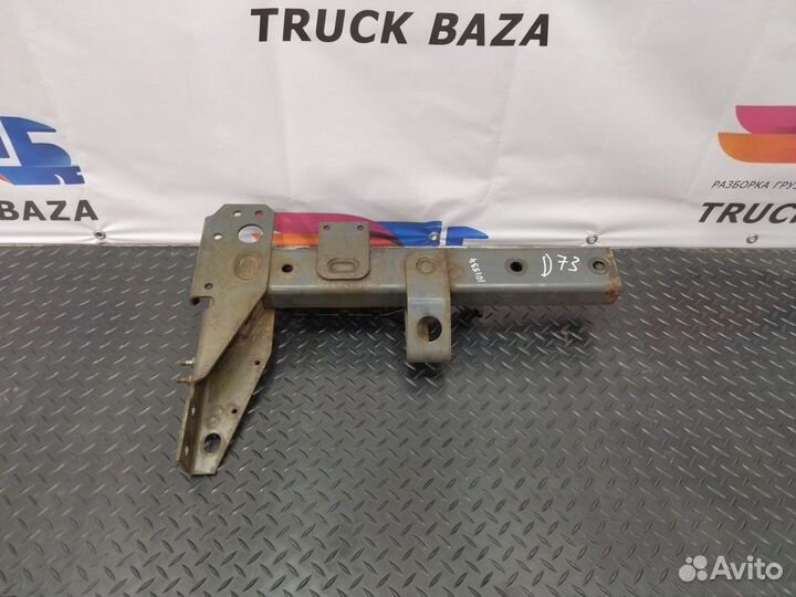 1686536 Кронштейн крыла переднего левого