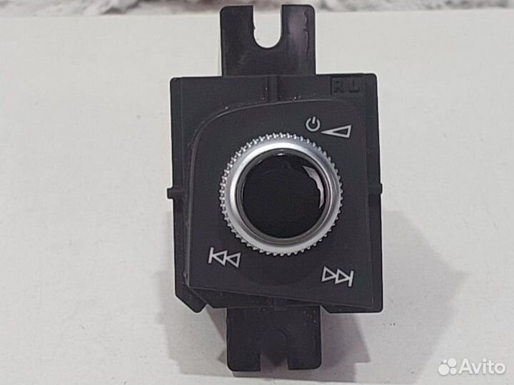 Панель управления громкости магнитофона Audi A5 B9