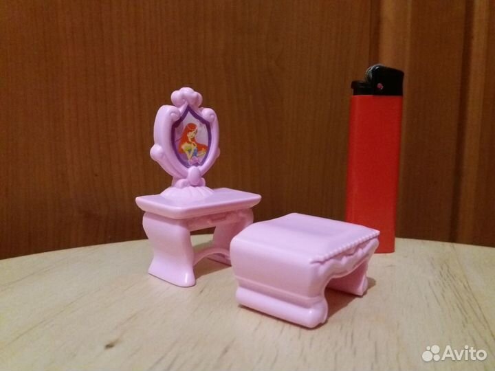 Мебель для кукол и куколка