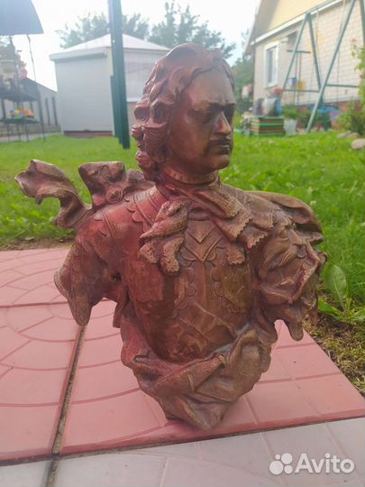 Бронзовый бюст Петра 1