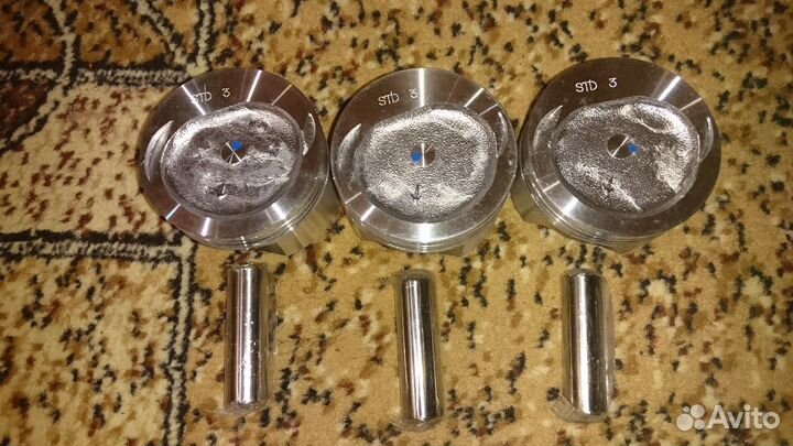 Комплект поршней на сеаз 11116 (новый)