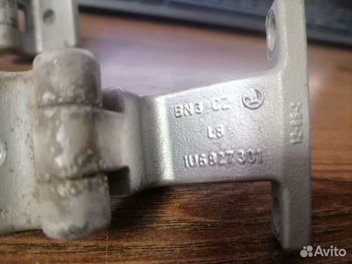 Петля крышки багажника Skoda Octavia Tour лифтбэк