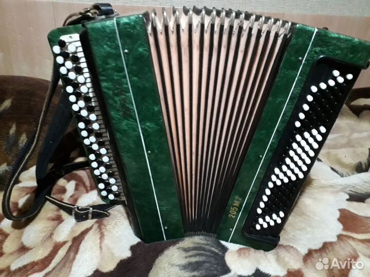 Продаются баяны