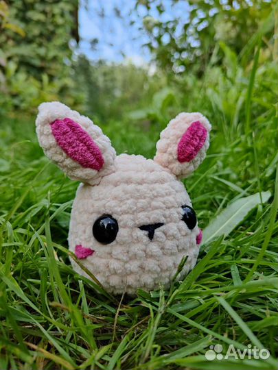 Вязаный зайчик игрушка