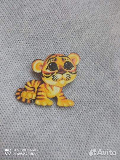 Брошь Значок Новый