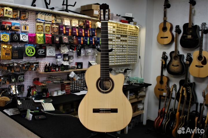 Электро-классическая гитара Kremona R65CW