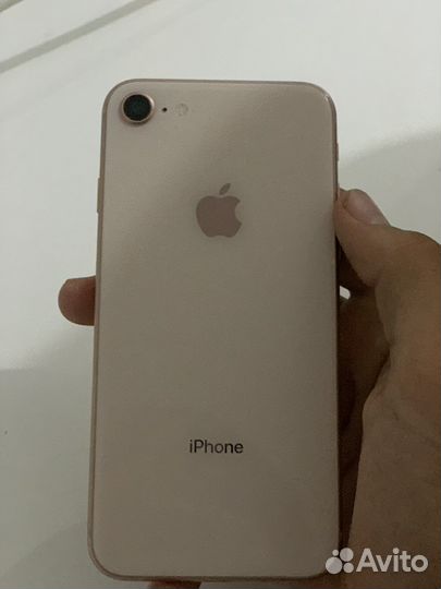 Телефон iPhone 8