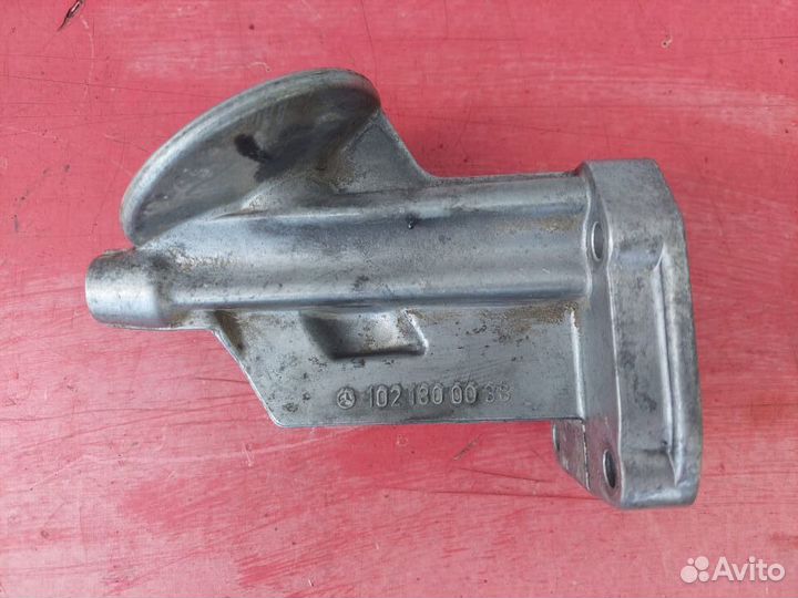 Кронштейн масляного фильтра Mercedes-Benz W124