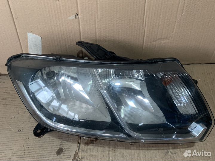 Фара передняя правая левая Renault Logan