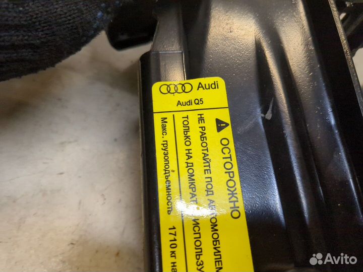 Набор инструментов штатный Audi Q5, 2011