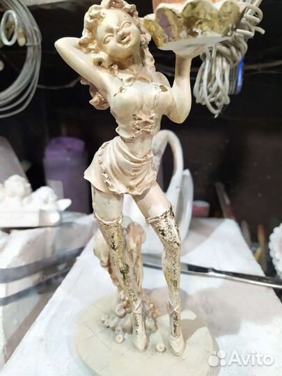 Статуэтка официантки 20 см