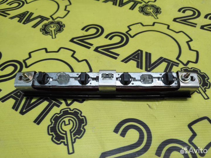 Стоп сигнал в крышку багажника Toyota Corolla