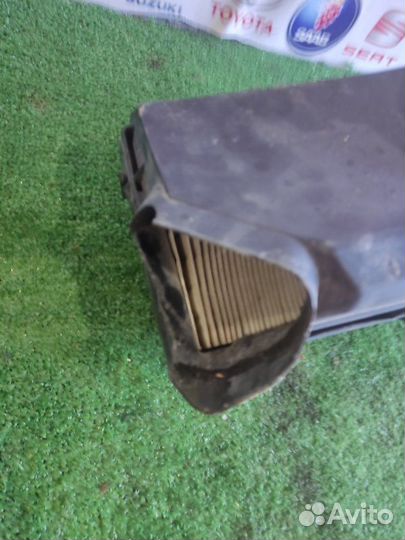 Корпус воздушного фильтра Ford Mondeo 3 1.8