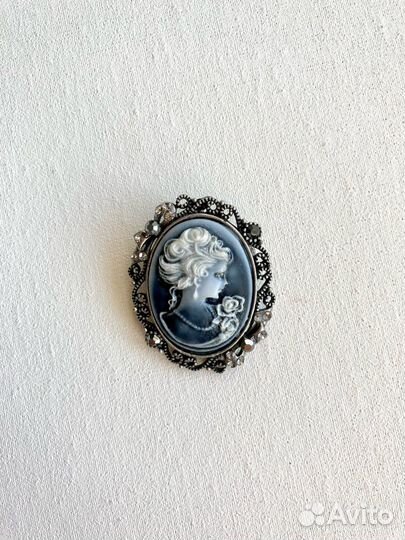 Брошь паук / лилия / листья / кошка / бабочка