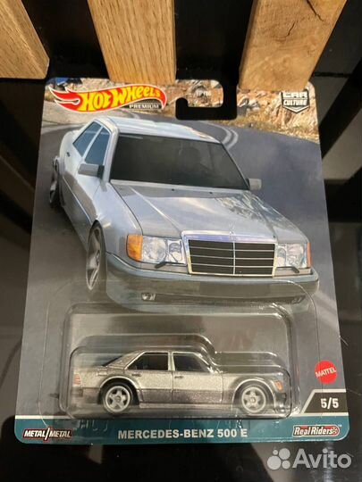 Hot Wheels Premium Mercedes-Benz 500E