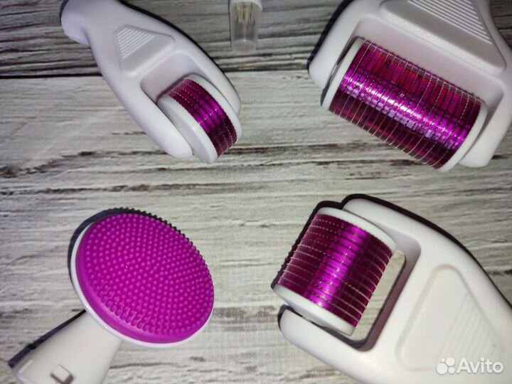 Роликовый массажёр для лица с насадками