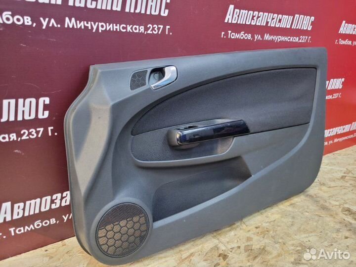 Обшивка боковой двери передняя правая Opel Corsa