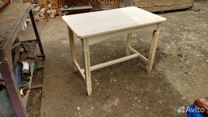 Стол кухонный