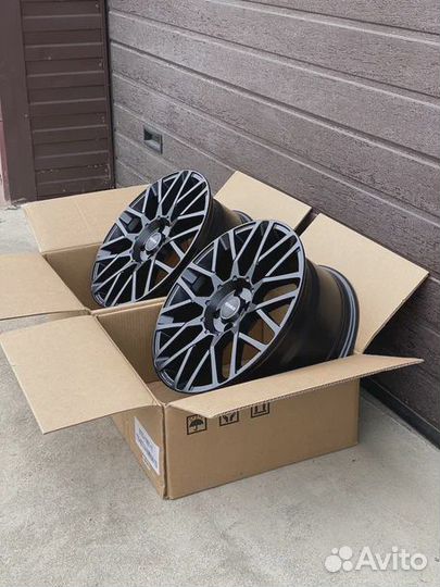 Диски R17 7,5J 4x100 ET40 540 Momo MB