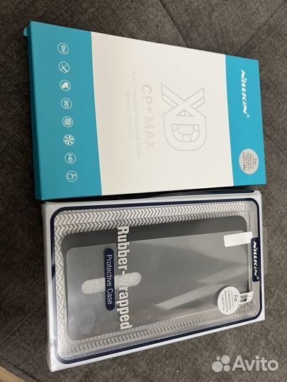 Чехол и защитное стекло фирмы нилкон