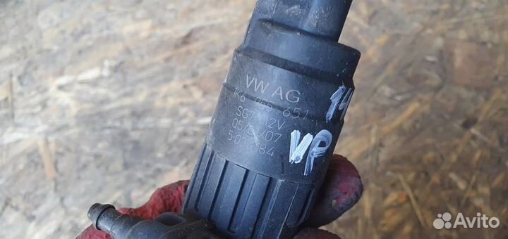 Насос омывателя Volkswagen Golf V 2003-2009