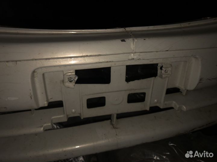 Бампер на toyota Chaser 100