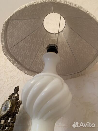 Лампа настольная с абажуром