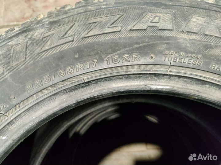 Bridgestone Blizzak DM-V1 225/65 R17 102R