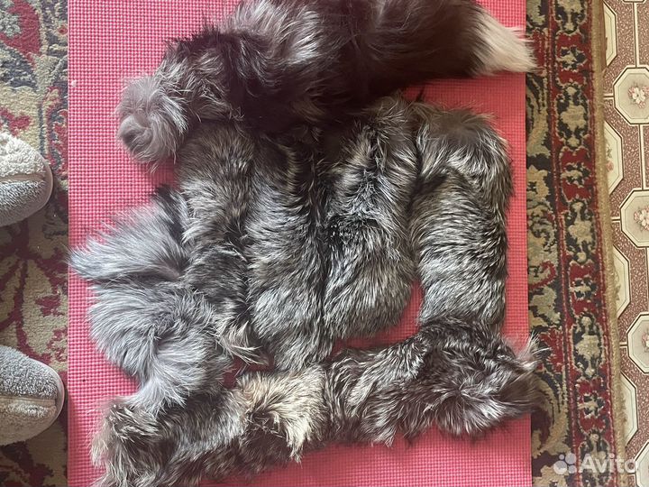 Крупные куски меха норки, мутона, лисы чернобурки