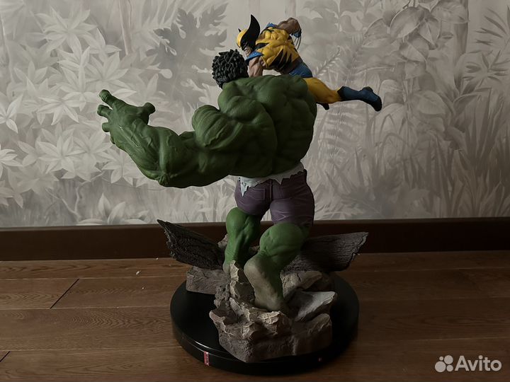 Sideshow Hulk vs Wolverine