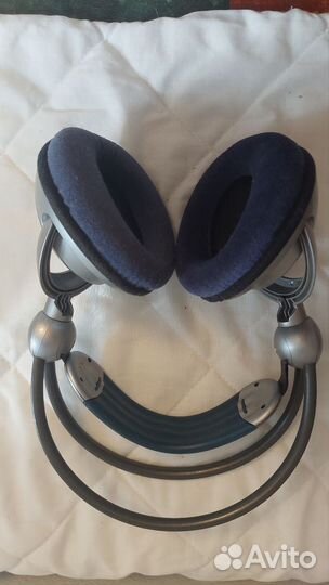 Беспроводные наушники Philips на блок-базе