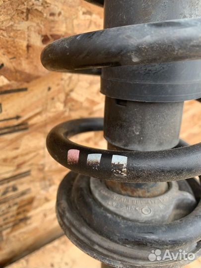 Стойка подвески передняя левая Audi A4 B7 2.0 BWE