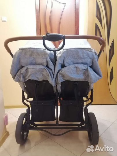 Двойная коляска (для двойни или погодок)