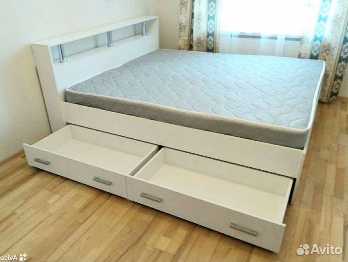 Кровать