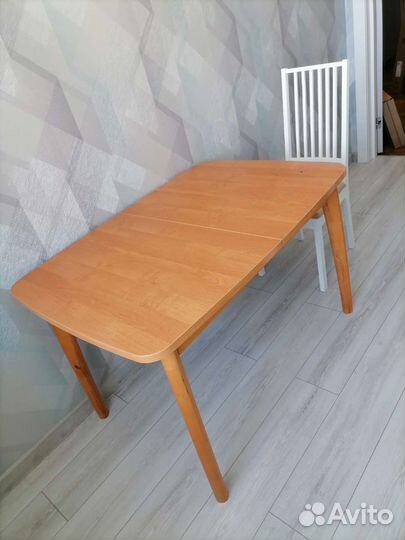 Кухонный стол и стулья