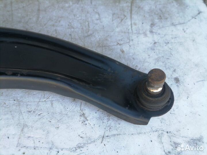 Рычаг подвески поперечный передний правый Nissan