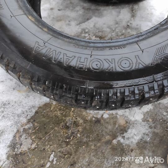 Yokohama Ice Guard Black IG20 215/70 R16