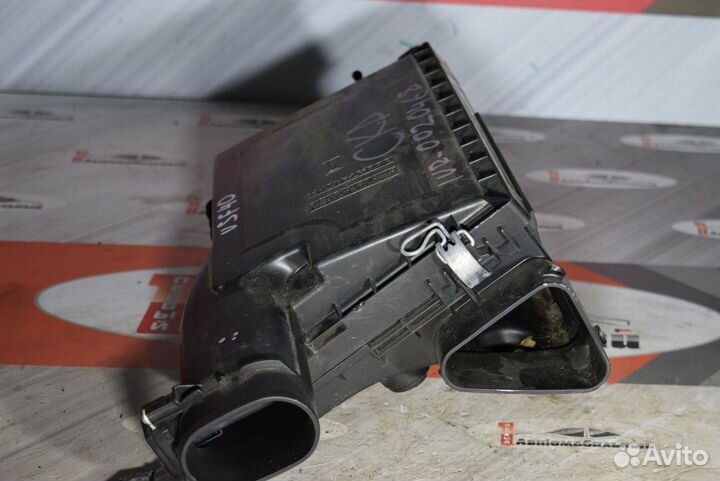 Корпус воздушного фильтра c Lexus LS460 USF40 1UR